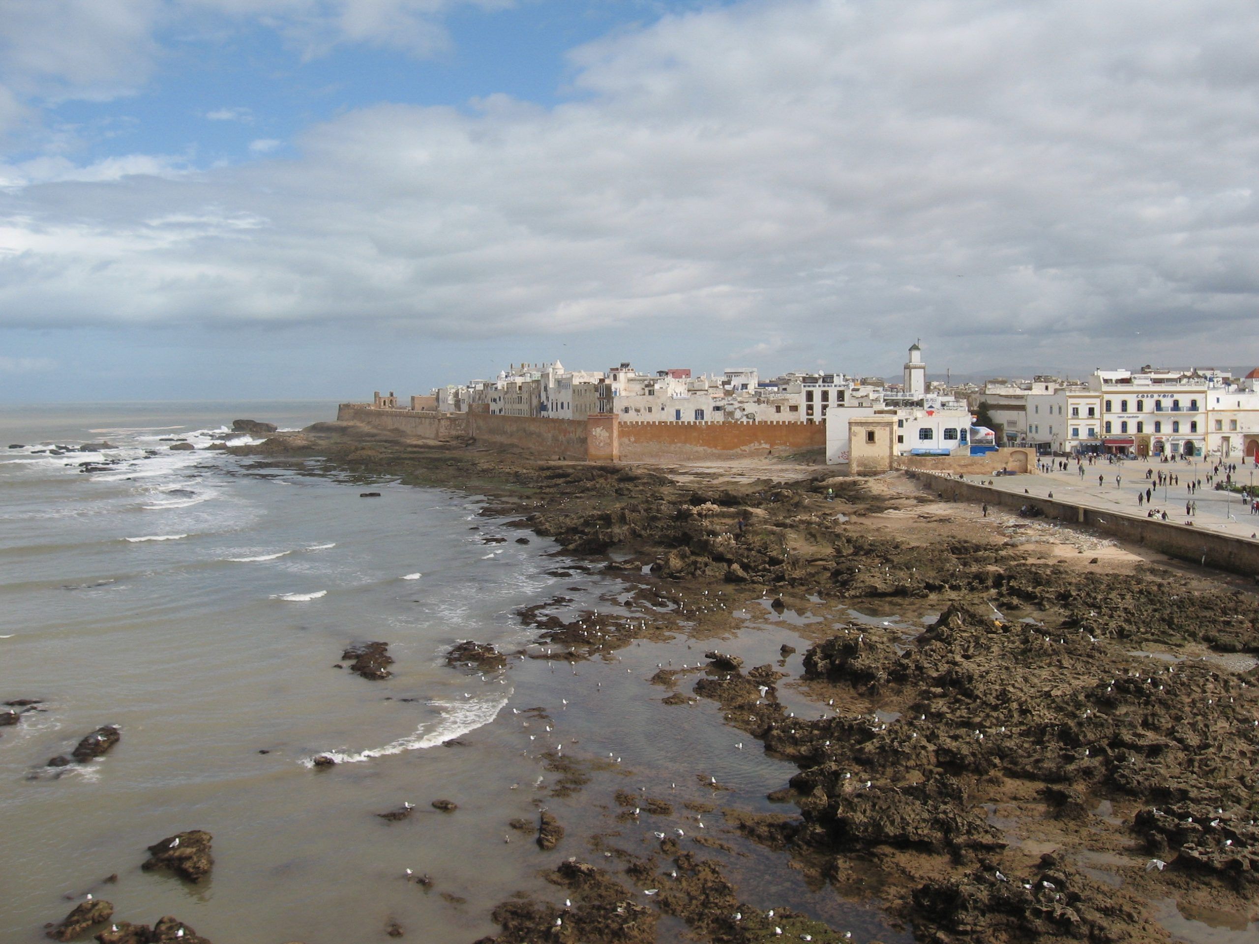 Remparts d’Essaouira surplombant l’Atlantique au coucher du soleil