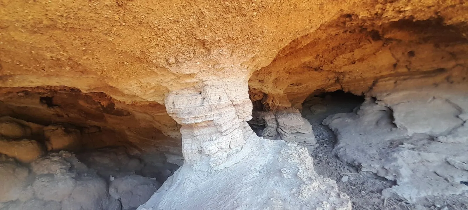 Calcaire blanc sculpté de la grotte