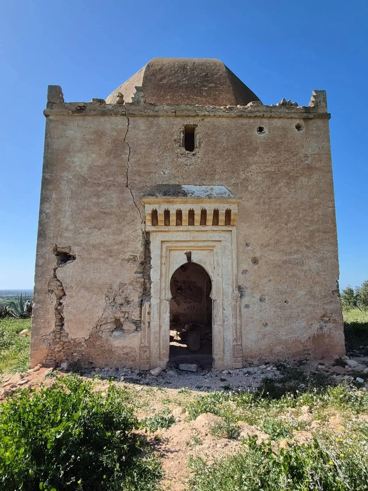 Marabout isolé sur les hauteurs du Jbel Lahdid