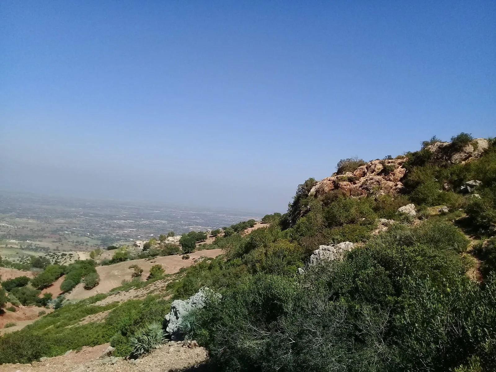 Depuis la crête, la plaine des Chiadma jusqu’à l’horizon